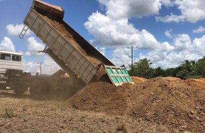 Prefeitura de Branquinha realiza aterro para a construção do centro administrativo