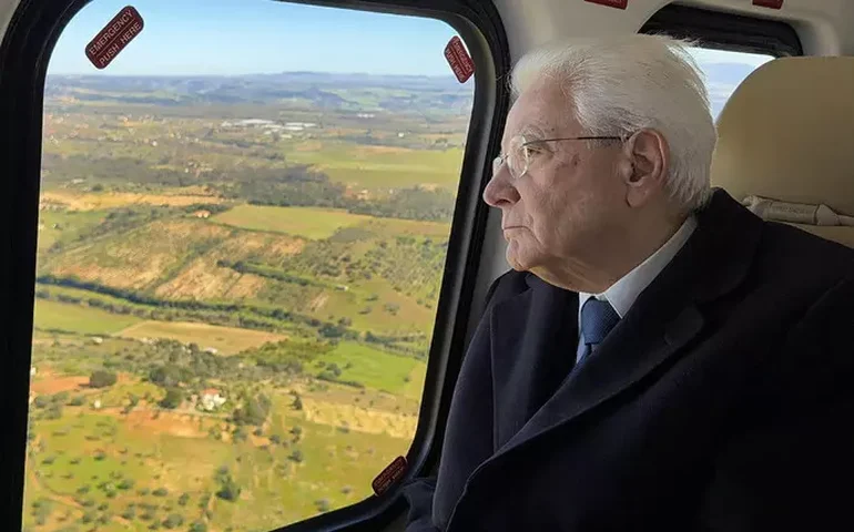 Mattarella visita cidade atingida por forte deslizamento no sul da Itália