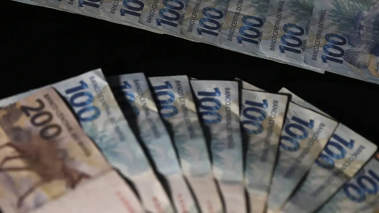 Brasil registra déficit de US$ 3,2 bilhões nas contas externas em maio, segundo o BC