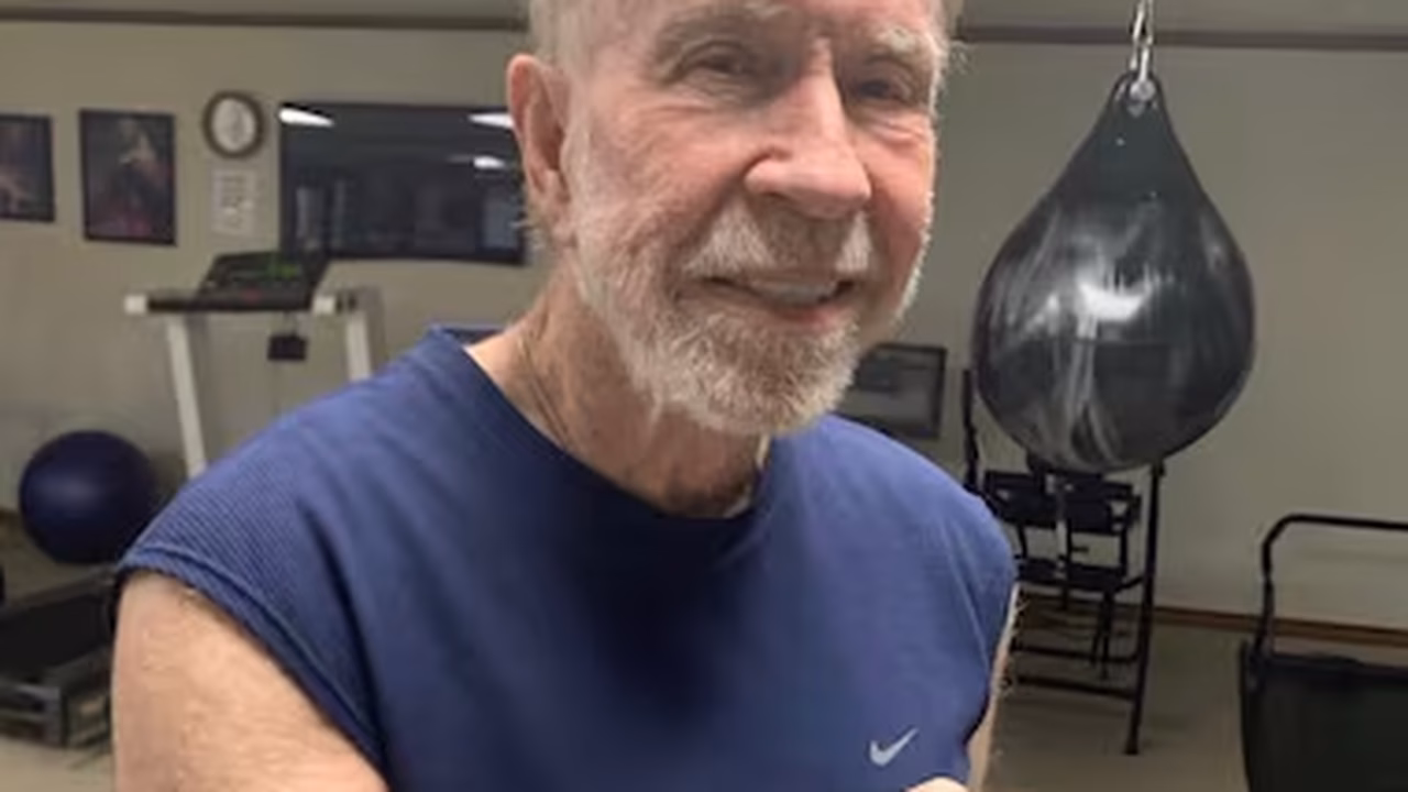 Fruto de traição, filha mais velha de Chuck Norris só foi reconhecida pelo pai aos 26 anos; veja quem são os herdeiros do astro