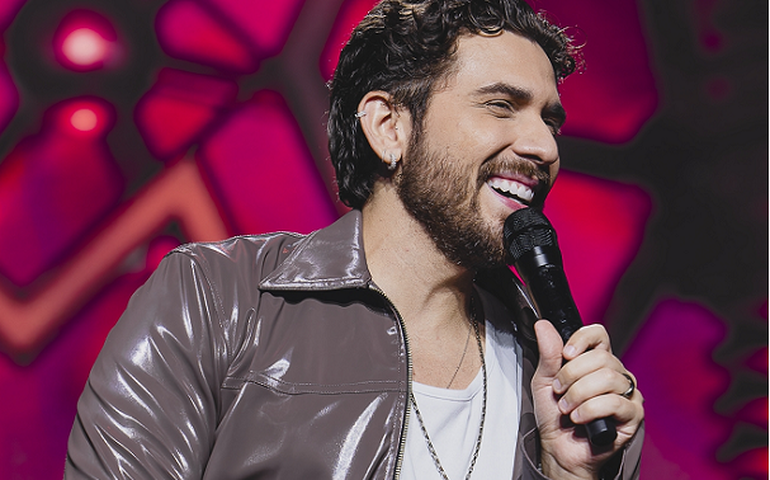 Gustavo Mioto anuncia turnê intimista “Inconfundível” com estreia em setembro