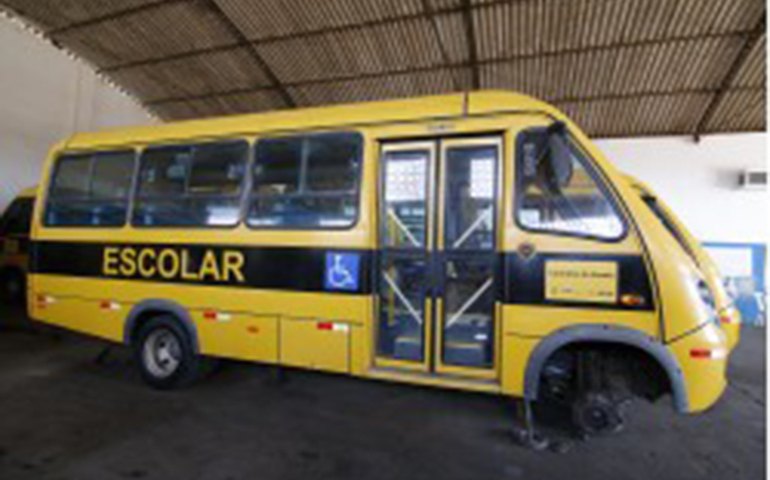 Contratação de vans para transportar alunos em Palmeira dos Índios ‘foi uma necessidade’