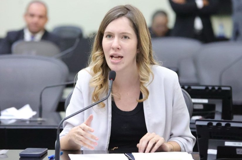 Deputada Cibele Moura propõe criação de prontuário único intersetorial para pessoas autistas em Alagoas