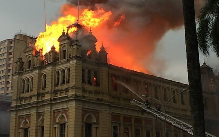 Sociedades científicas divulgam manifesto de “indignação” por incêndio em museu