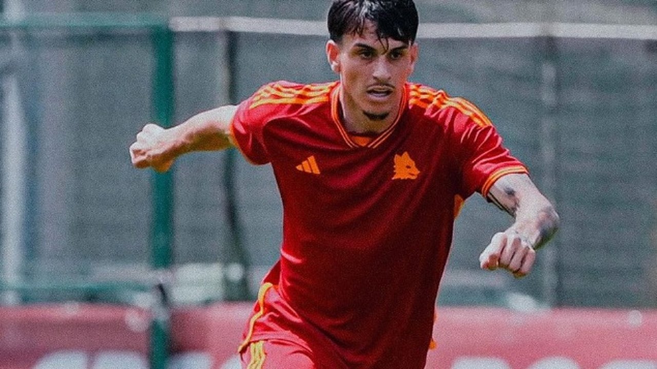 Al-Ahli, time de Roberto Firmino, oficializa a chegada do zagueiro Roger Ibañez