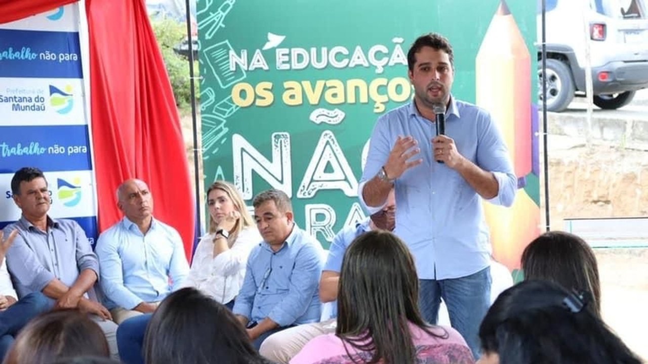 Prefeitura de Santana do Mundaú antecipa 13º salário dos servidores da Educação