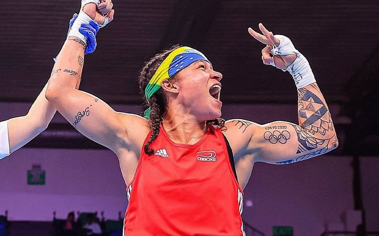 Bia Ferreira vence semi e vai disputar sua 3ª final mundial de boxe