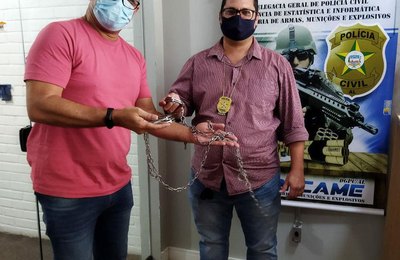 Polícia Civil testa novo modelo de algemas que garante maior segurança durante o transporte de presos