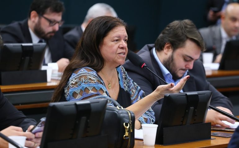 Comissão aprova medidas de proteção a mulheres em estádios e eventos