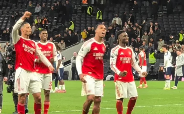 Arsenal vence Chelsea no Emirates e mantém vantagem de 5 pontos na liderança