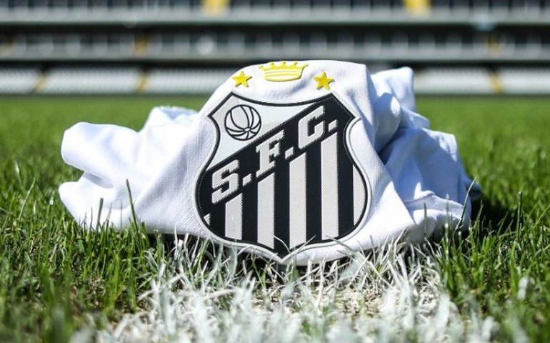 Santos instala gramado sintético no CT Rei Pelé e reacende debate sobre tecnologia