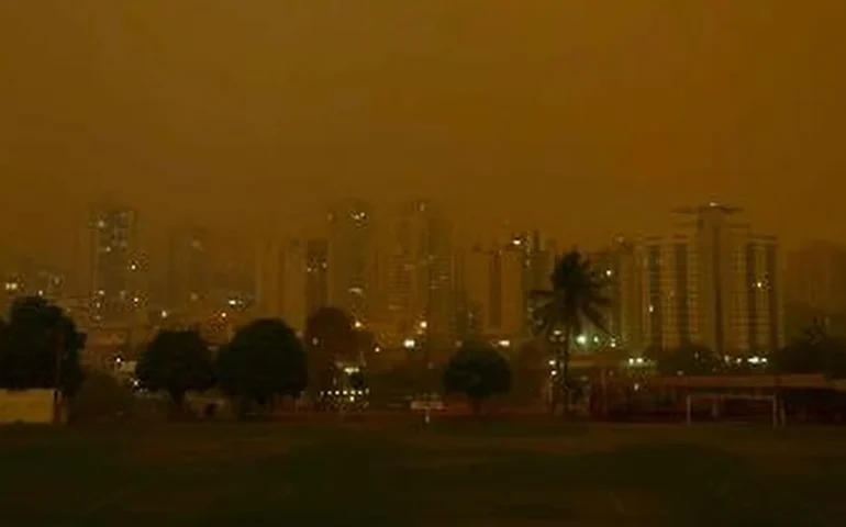 Frente fria reduz focos de fogo em SP, mas calor pode intensificá-los novamente