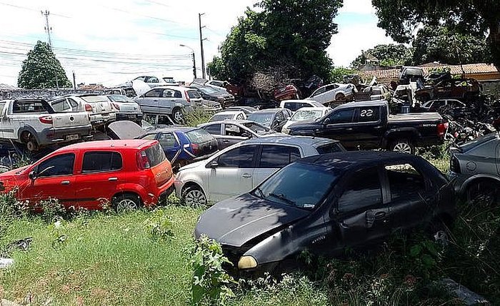 Cerca de 700 carros e 3 mil motocicletas encontram-se amontoadas