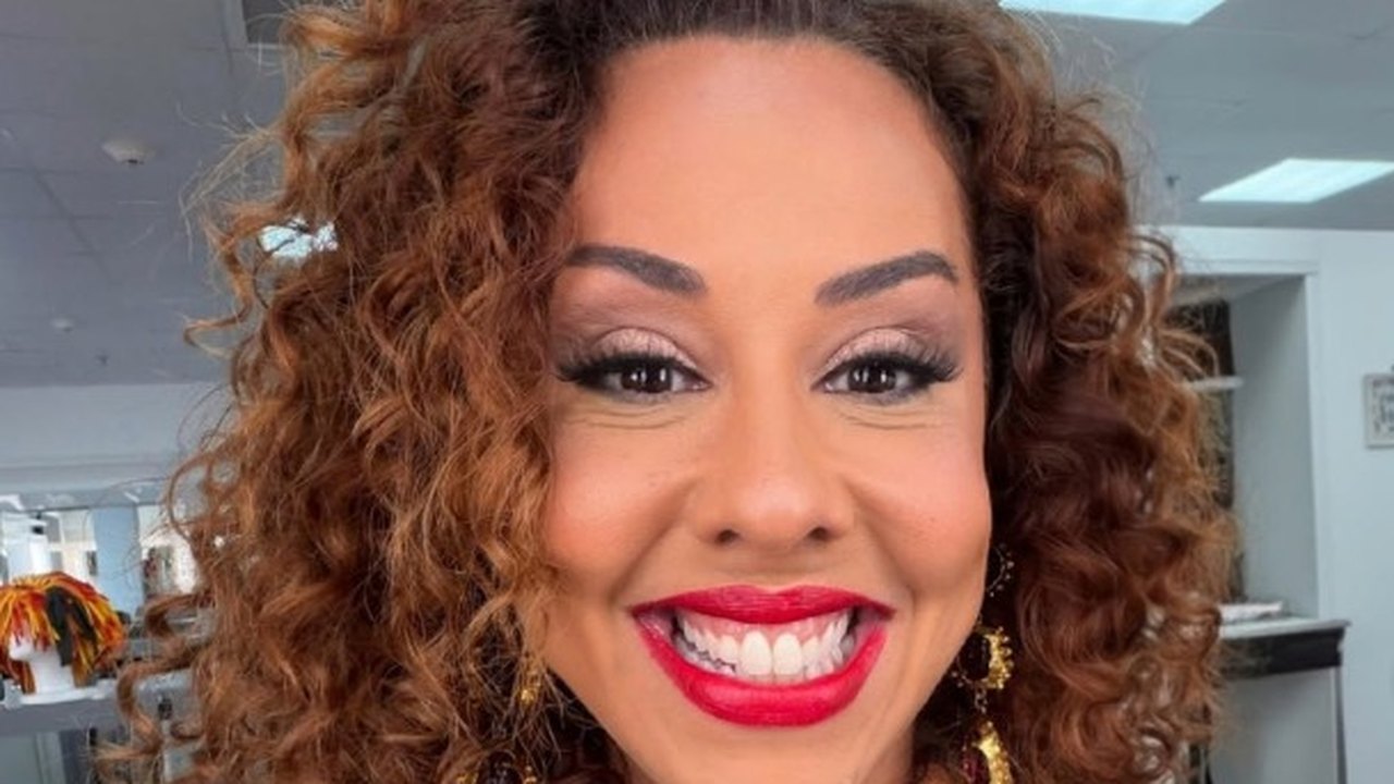 'Livre, linda e verde': Evelyn Castro mostra transformação de Cuca para o Criança Esperança