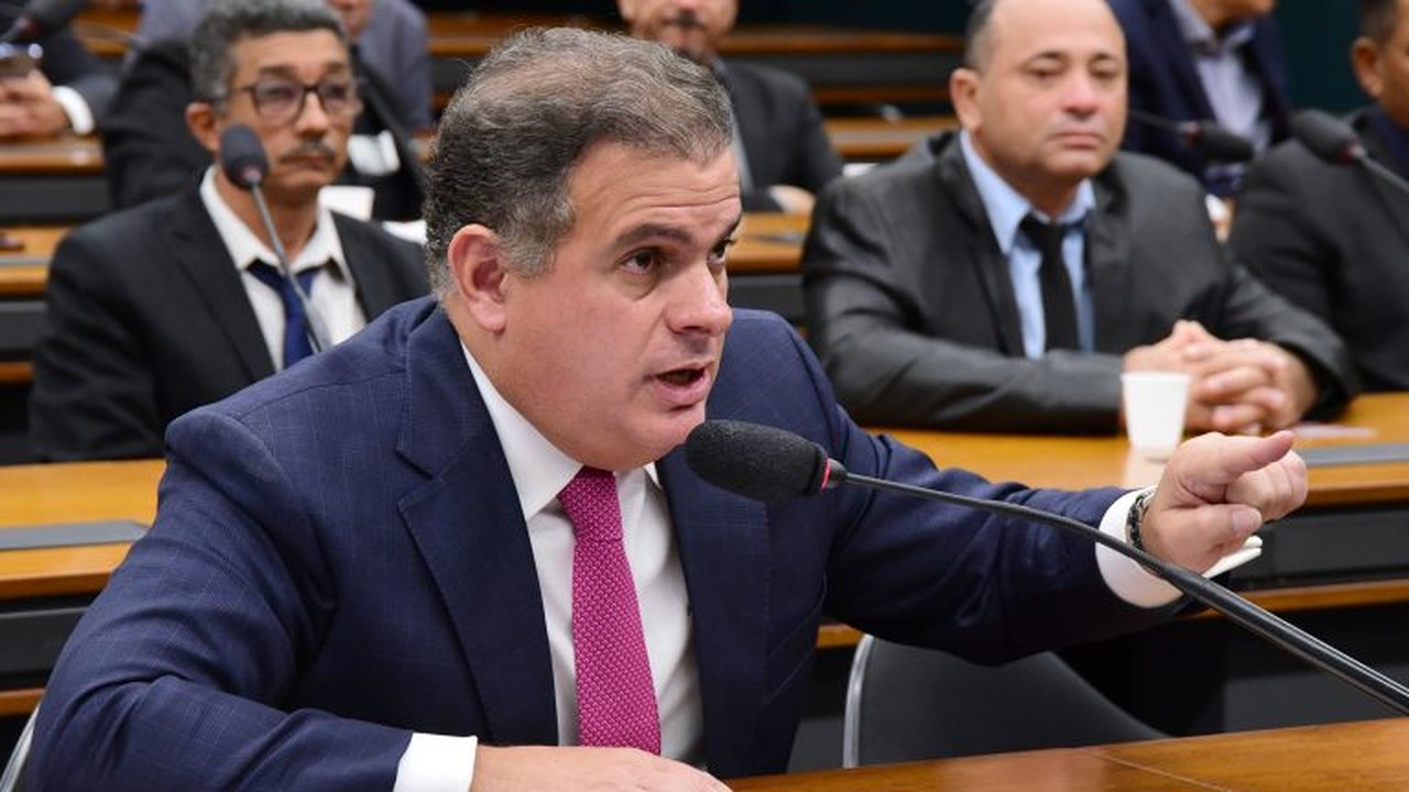 Deputado do PL devolverá R$ 1,4 milhão após acordo sobre funcionárias fantasmas