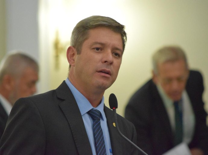 Cabo Bebeto cobra dos municípios execução do Programa Educação Inclusiva