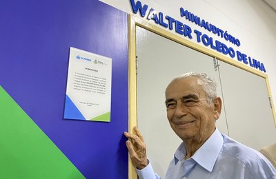 Uncisal homenageia professor Walter Toledo pelos 38 anos de serviços prestados à instituição