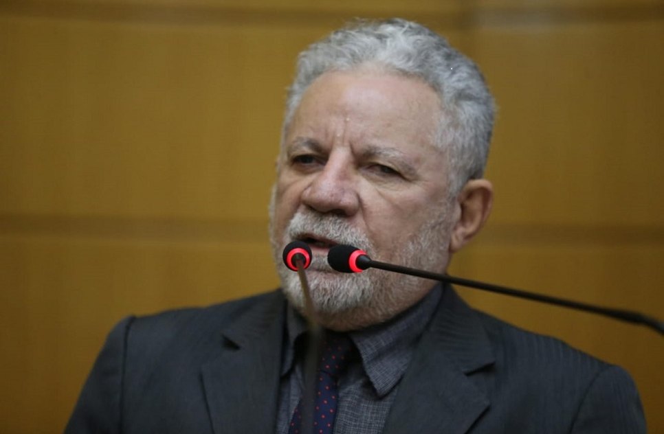 Deputado Francisco Gualberto / Foto: César de Oliveira