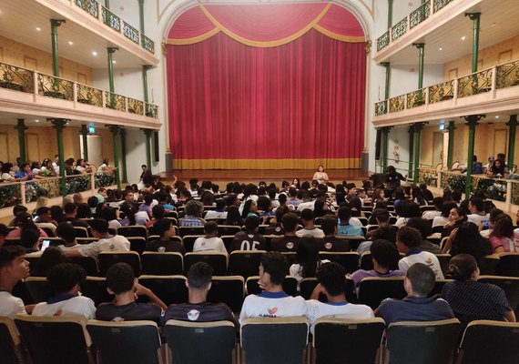 Projeto Escola levará estudantes e professores para espetáculos dos 112 anos do Teatro Deodoro