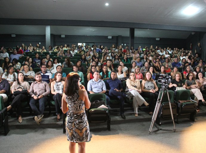 População de Palestina recebe projeto volante da biblioteca do Sesc Alagoas