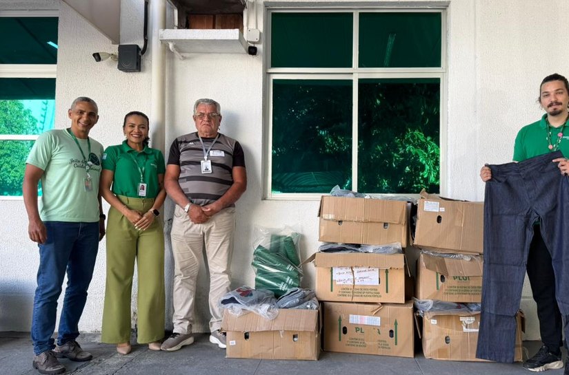Cooperativa de Maceió doa 260 peças de roupa para instituição beneficente da capital