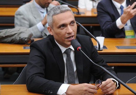 Comissão aprova projeto que prevê proteção a críticas e veta censura a manifestações artísticas