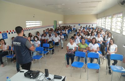 Estudantes de Penedo são orientados sobre os perigos relacionados ao uso de drogas