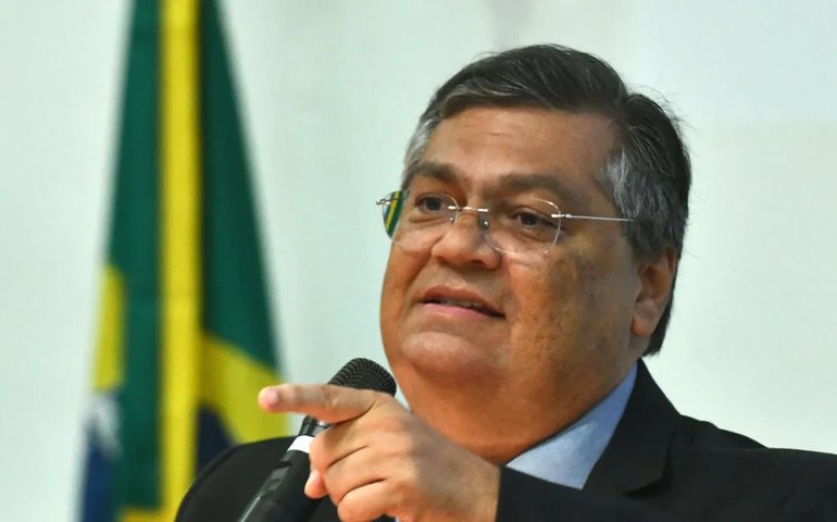 Dino nega vínculo entre operação da PF e entrevista do presidente Lula