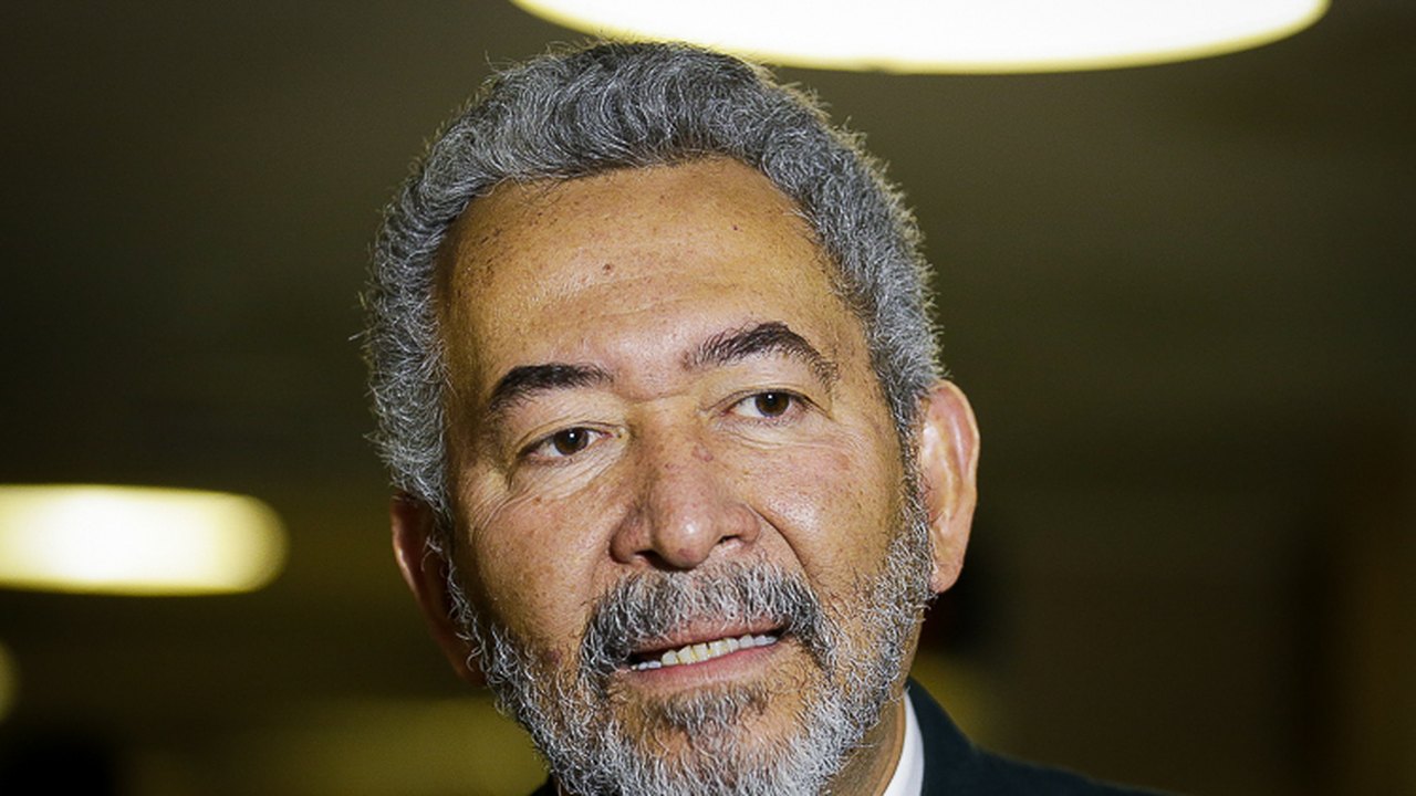 Decisão do TSE afasta Paulão do mandato e abre caminho para posse de Nivaldo Albuquerque