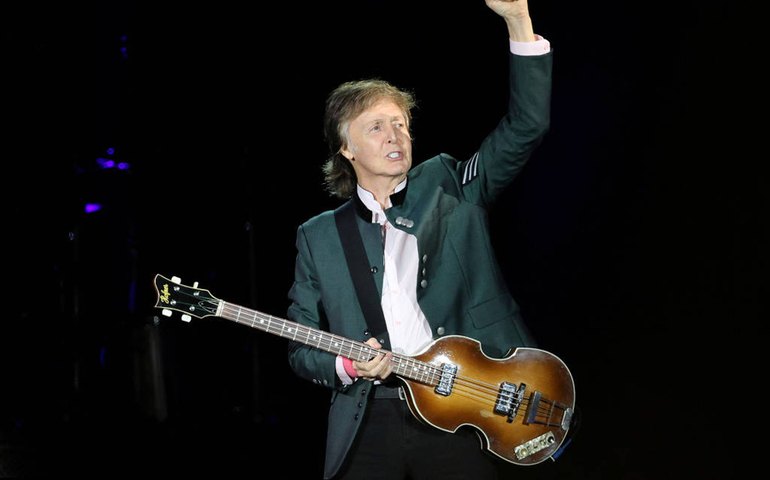 Julian Lennon parabeniza Paul McCartney com música dos Beatles criada para ele e fotos