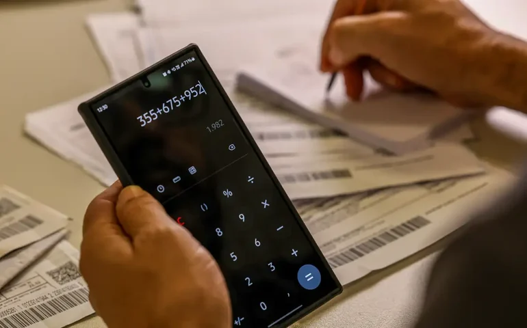 Taxa média de juro caiu para 51,2% em julho para pessoas físicas