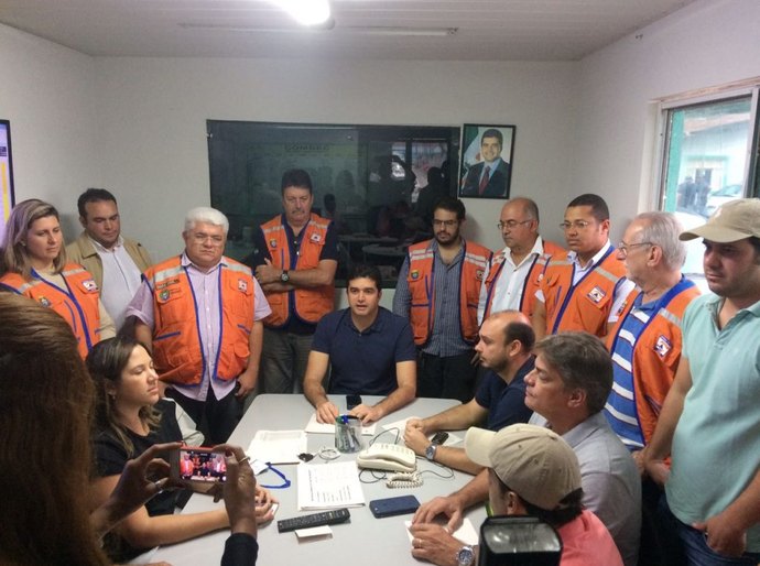 Prefeito Rui Palmeira coordena os trabalhos da Defesa Civil em Maceió