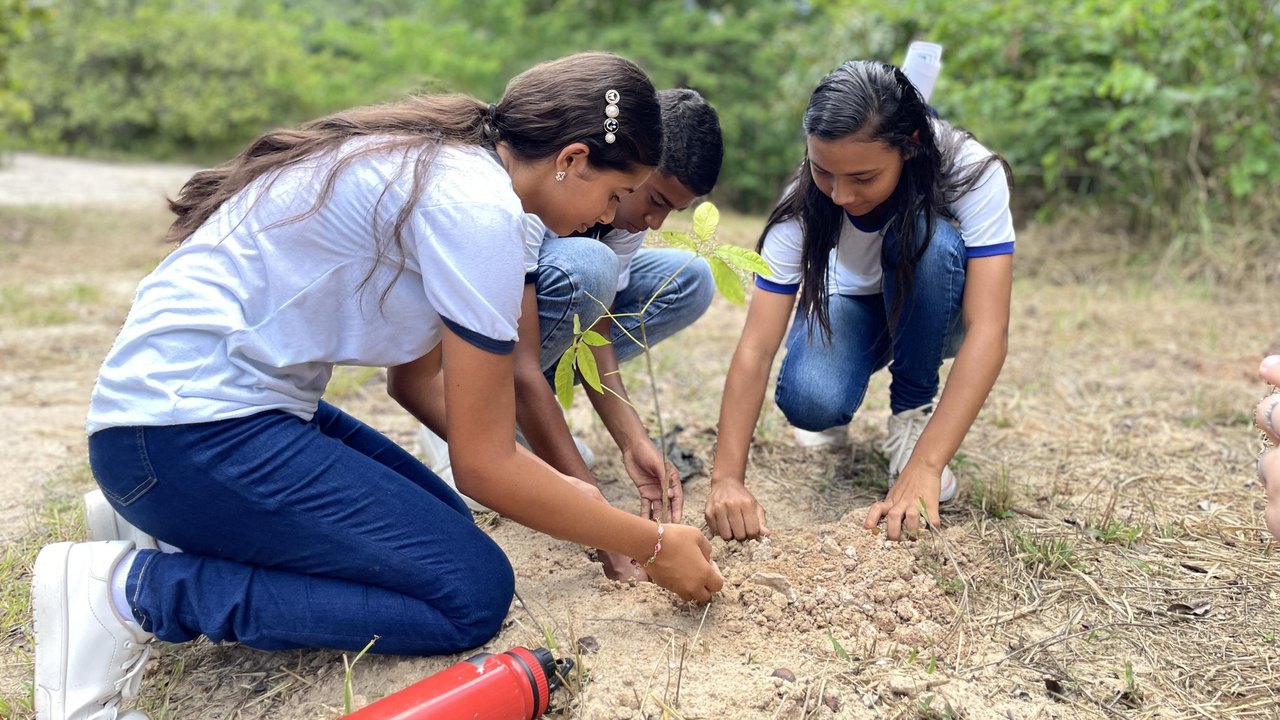 Casal promove ação ambiental com estudantes da rede pública na APA Catolé