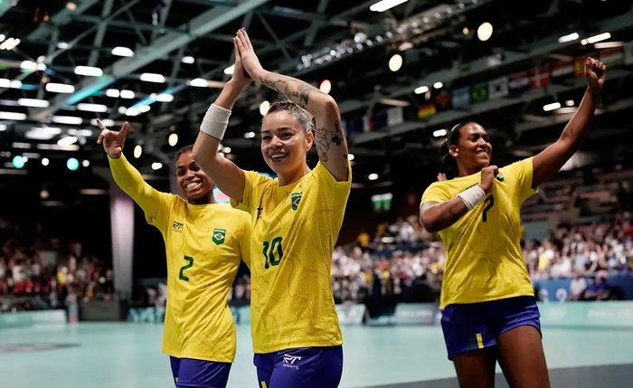 Brasileiras quebram invencibilidade das espanholas no handebol em estreia importante nas Olimpíadas