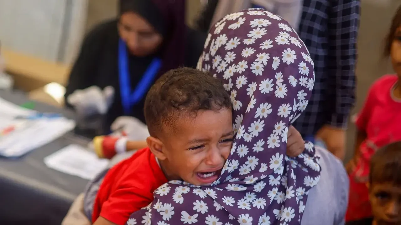Israel e Hamas farão pausa humanitária para vacinação contra pólio na Faixa de Gaza, diz OMS