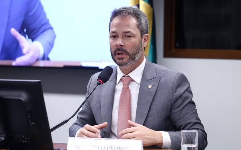 Comissão aprova projeto que prevê logística reversa no descarte de máscaras e EPIs