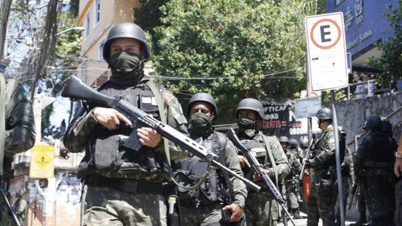 Forças Armadas voltam à Rocinha no segundo dia de operações