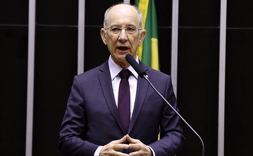 Rui Falcão divulga carta e indica possível intenção de disputar presidência do PT