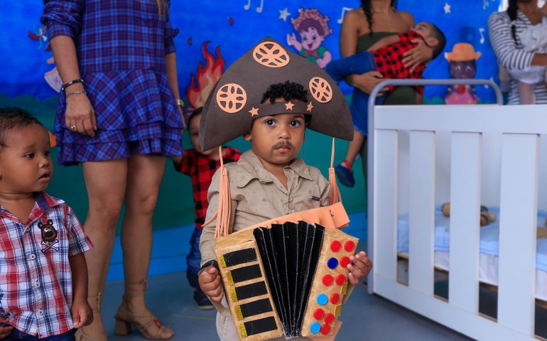 Creche Cria Grota do Cigano promove festa junina para alunos e pais