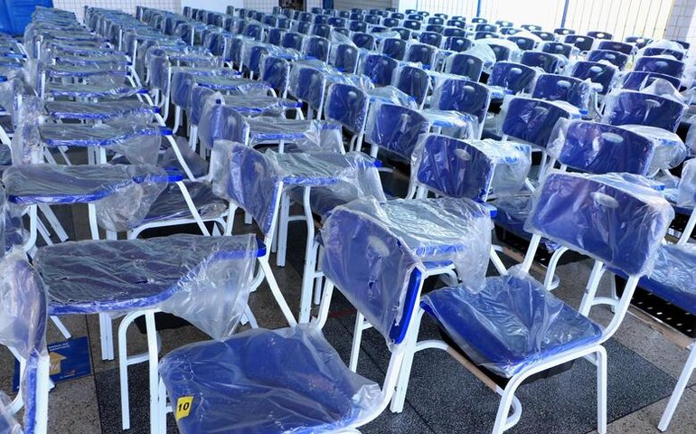 Equipa Escola renova mobília e transforma realidade da educação no interior de Alagoas