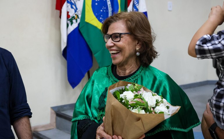 Curadora do Herbário MAC do IMA recebe título de Doutora Honoris Causa pela UFAL
