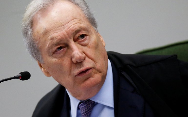 Lewandowski manda Justiça compartilhar com Lula mensagens informais da Lava Jato