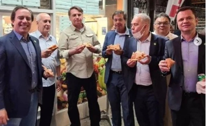 Bolsonaro e comitiva em jantar improvisado em Nova York Bolsonaro e comitiva em jantar improvisado em Nova York
