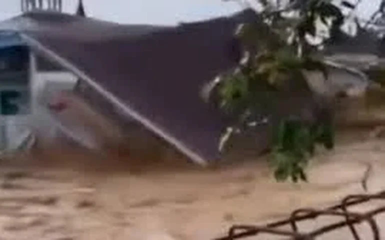 Cresce para 198 o número de mortos nas enchentes e deslizamentos de terra na Indonésia