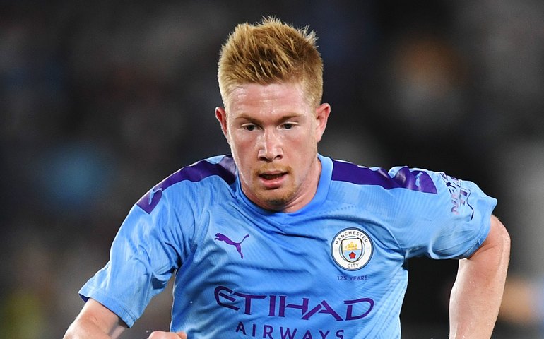 Inspirado, De Bruyne faz 2 gols e comanda vitória facil do City sobre o Arsenal
