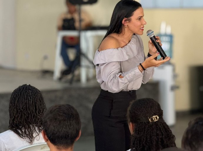 No interior, o Ministério Público leva debates sobre violência doméstica para escolas e instituições