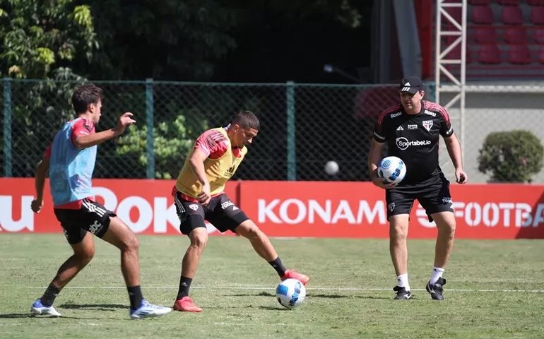 São Paulo faz penúltimo treino no CT antes da viagem para Córdoba