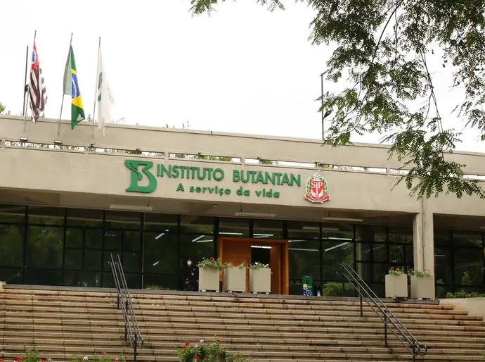 Butantan se prepara para testar vacina contra gripe aviária em humanos