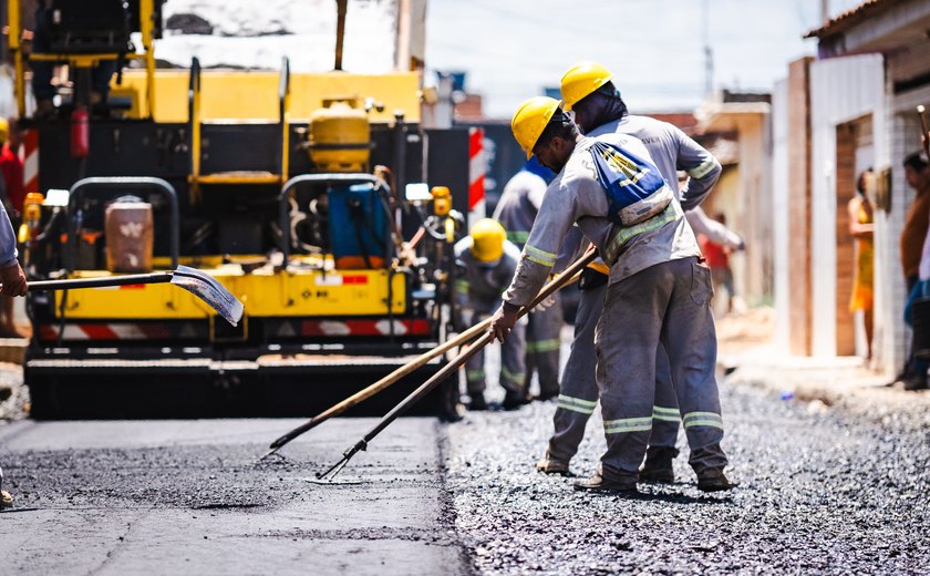 Maceioenses celebram pavimentação esperada por 40 anos e garantida na gestão JHC