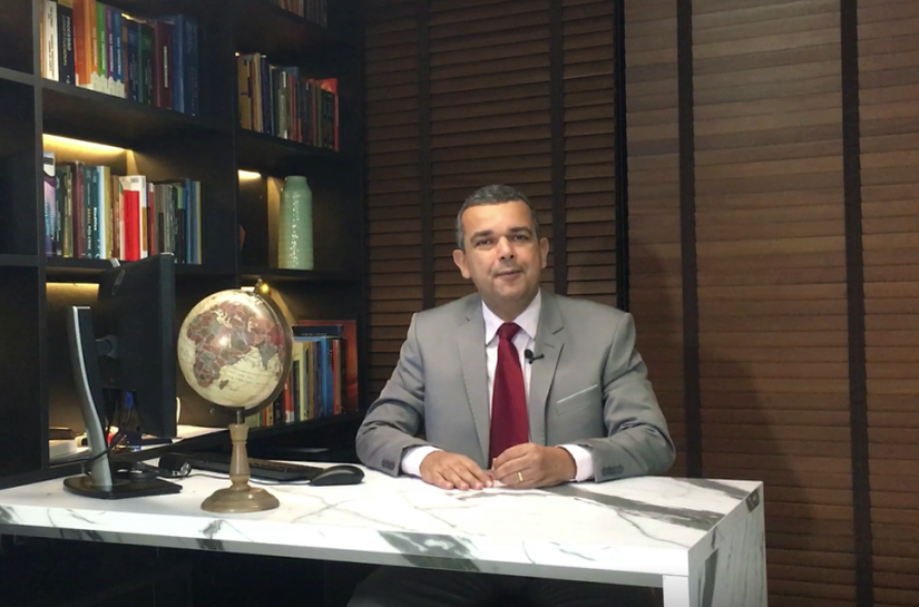 Professor de Direito diz que Bolsonaro praticou crime de denunciação caluniosa contra o Judiciário